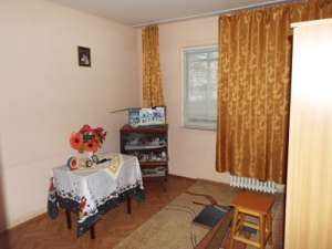 Vand apartament 3 camere semidecomandat et1/4 Y Micro 38