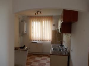 Inchiriez ( ofer ) apartament