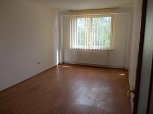 Inchiriez ( ofer ) apartament