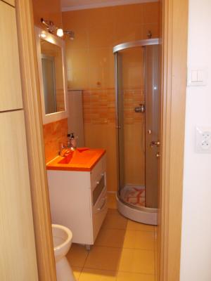 Inchiriez ( ofer ) apartament