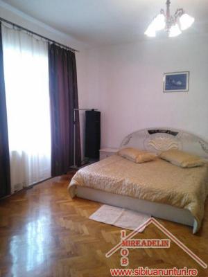 INCHIRIEZ APARTAMENT LA CASA,    3 CAMERE,    CENTRAL