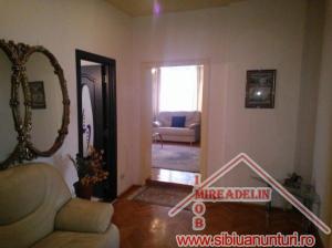 INCHIRIEZ APARTAMENT LA CASA,    3 CAMERE,    CENTRAL
