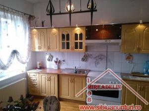 INCHIRIEZ APARTAMENT LA CASA,    3 CAMERE,    CENTRAL