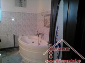 INCHIRIEZ APARTAMENT LA CASA,    3 CAMERE,    CENTRAL