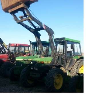 VAND TRACTOR JOHN DEERE 4X4 CU INCARCATOR FRONTAL