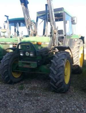 VAND TRACTOR JOHN DEERE 4X4 CU INCARCATOR FRONTAL