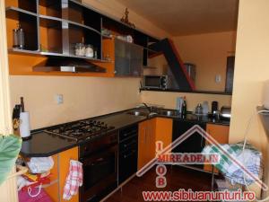 INCHIRIEZ APARTAMENT 3 CAMERE,  90 mp, ELEGANT,  CENTRAL