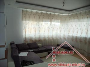 VAND APARTAMENT 3 CAMERE,  Zona Piata Sadu