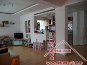 VAND APARTAMENT 3 CAMERE,  Zona Piata Sadu