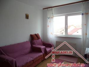 VAND APARTAMENT 3 CAMERE,  Zona Piata Sadu