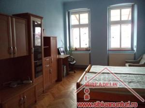 INCHIRIEZ APARTAMENT 3 CAMERE,  84 mp,  CENTRAL