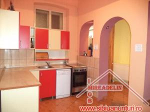 INCHIRIEZ APARTAMENT 3 CAMERE,  84 mp,  CENTRAL