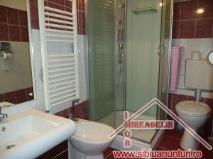 INCHIRIEZ APARTAMENT 3 CAMERE,  84 mp,  CENTRAL
