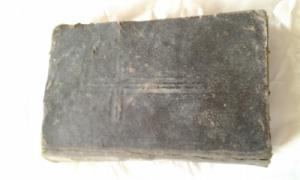 biblie veche  scriere gotica