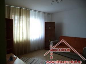 VAND MANSARDA 4 CAMERE,   Zona Mihai Viteazu