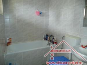 VAND MANSARDA 4 CAMERE,   Zona Mihai Viteazu