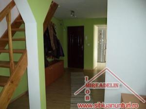 VAND MANSARDA 4 CAMERE,   Zona Mihai Viteazu