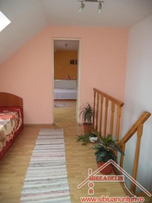 VAND MANSARDA 4 CAMERE,   Zona Mihai Viteazu