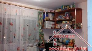 VAND APARTAMENT 3 CAMERE,   Zona Vasile Aaron