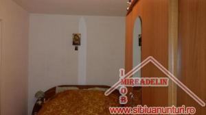 VAND APARTAMENT 3 CAMERE,   Zona Vasile Aaron
