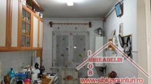VAND APARTAMENT 3 CAMERE,   Zona Vasile Aaron