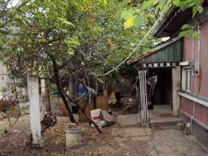 Vand casa curte