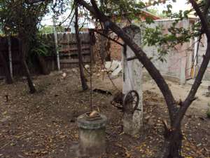 Vand casa curte