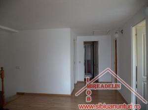 INCHIRIEZ MANSARDA 3 CAMERE,    ZONA STRAND