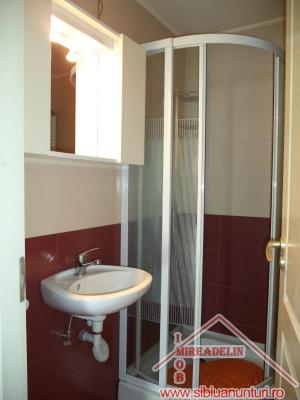 INCHIRIEZ MANSARDA 3 CAMERE,    ZONA STRAND