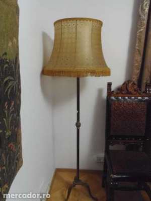 LAMPADAR CU ABAJUR SEMNAT FRANTA