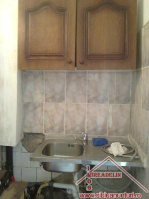 VAND GARSONIERA,  ZONA COMPA
