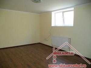 INCHIRIEZ APARTAMENT 3 CAMERE,  96 mp,  VALEA AURIE