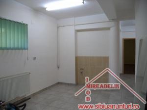 INCHIRIEZ APARTAMENT 3 CAMERE,  96 mp,  VALEA AURIE