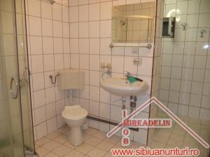 INCHIRIEZ APARTAMENT 3 CAMERE,  96 mp,  VALEA AURIE