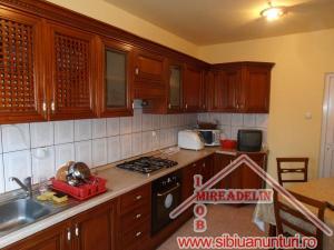 VAND CASA 3 CAMERE,     ZONA GUSTERITA
