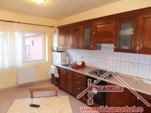 VAND CASA 3 CAMERE,     ZONA GUSTERITA