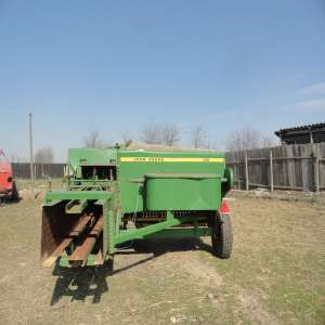 Vand  presa  debalotat  JOHN  DEERE 366