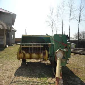 Vand  presa  debalotat  JOHN  DEERE 366