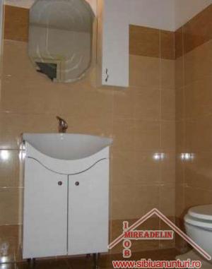 VAND GARSONIERA LUX,  42 mp,  ZONA PIATA SADU