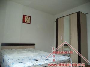 INCHIRIEZ APARTAMENT 3 CAMERE,   67 MP,   CENTRAL
