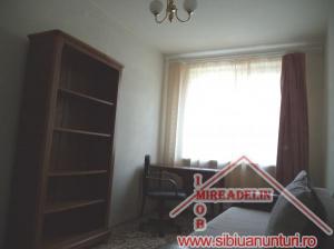 INCHIRIEZ APARTAMENT 3 CAMERE,   67 MP,   CENTRAL