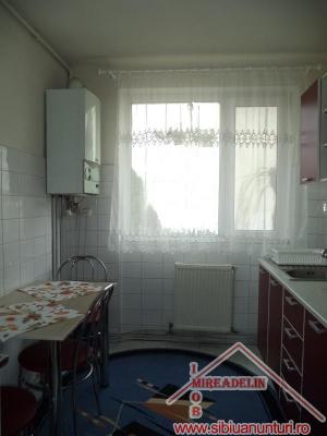 INCHIRIEZ APARTAMENT 3 CAMERE,   67 MP,   CENTRAL