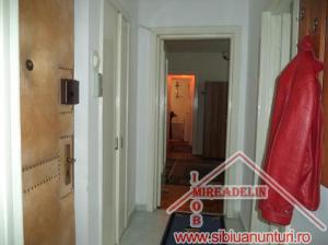 INCHIRIEZ APARTAMENT 3 CAMERE,   67 MP,   CENTRAL