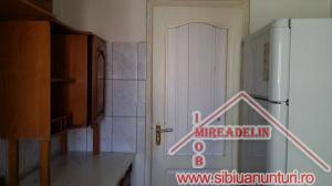 INCHIRIEZ APARTAMENT 2 CAMERE 74 MP STR SEMAFORULUI