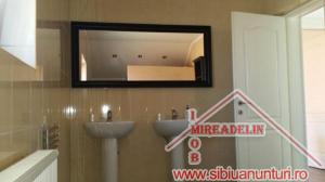 INCHIRIEZ CASA 4 CAMERE,    SELIMBAR