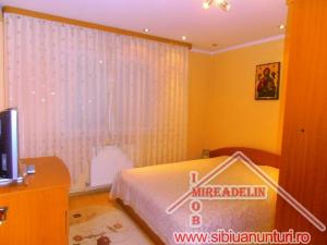 VAND APARTAMENT 4 CAMERE,    STRAND