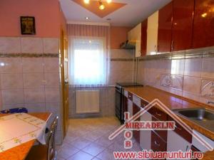 VAND APARTAMENT 4 CAMERE,    STRAND