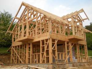 Case pe structura de lemn