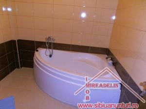 INCHIRIEZ APARTAMENT 3 CAMERE,   CALEA CISNADIEI