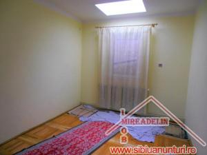 INCHIRIEZ CASA 2 CAMERE,   55 MP,   TURNISOR